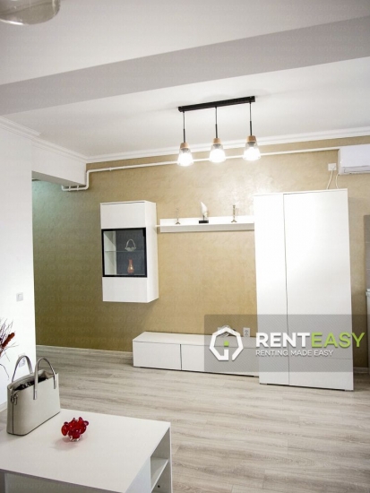  Apartament spatios cu 3 camere de inchiriat in zona Centrala