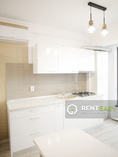 Apartament spatios cu 3 camere de inchiriat in zona Centrala