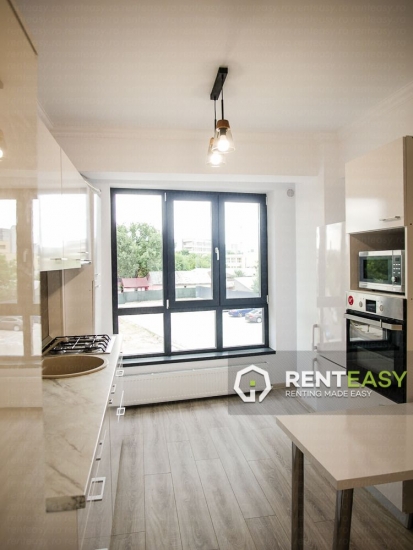 Apartament spatios cu 3 camere de inchiriat in zona Centrala
