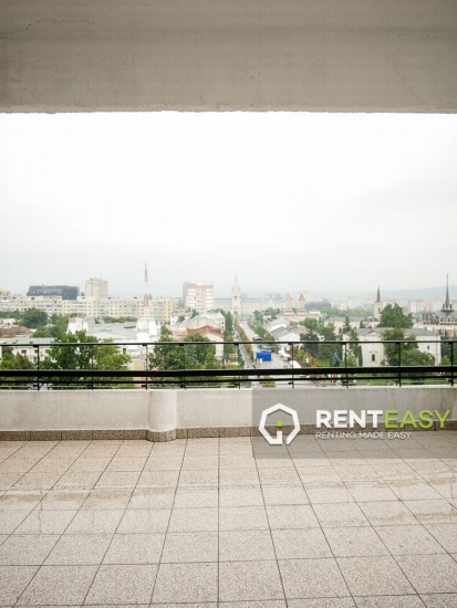 Apartament cu o camera si terasa de inchiriat in zona Centrala