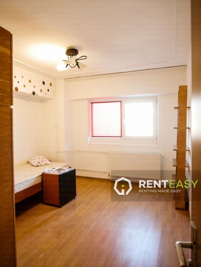 Apartament spatios cu 3 camere de inchiriat in zona Centrala - Stefan cel Mare