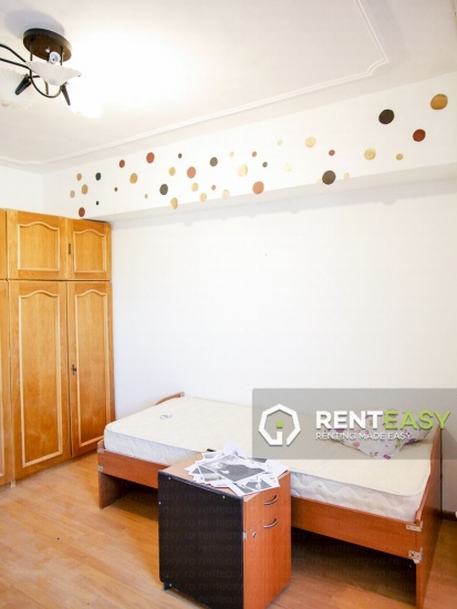 Apartament spatios cu 3 camere de inchiriat in zona Centrala - Stefan cel Mare