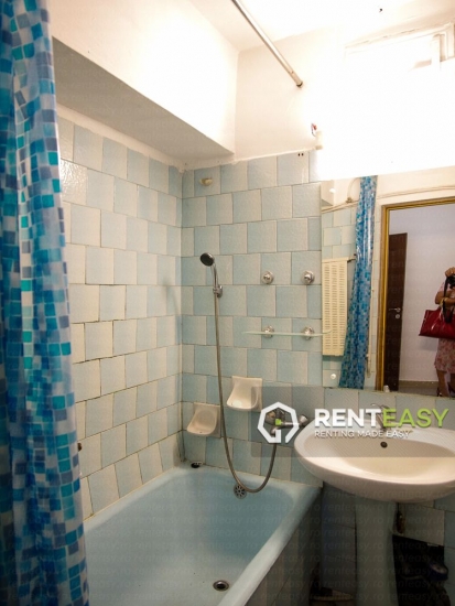 Apartament spatios cu 3 camere de inchiriat in zona Centrala - Stefan cel Mare