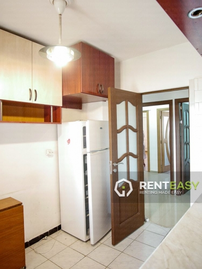 Apartament spatios cu 3 camere de inchiriat in zona Centrala - Stefan cel Mare