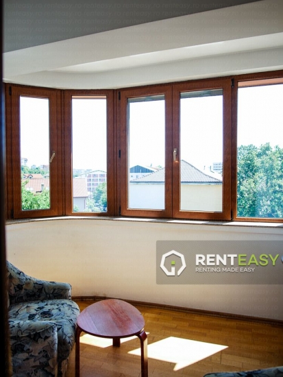 Apartament spatios cu 2 camere situat in zona Bucsinescu