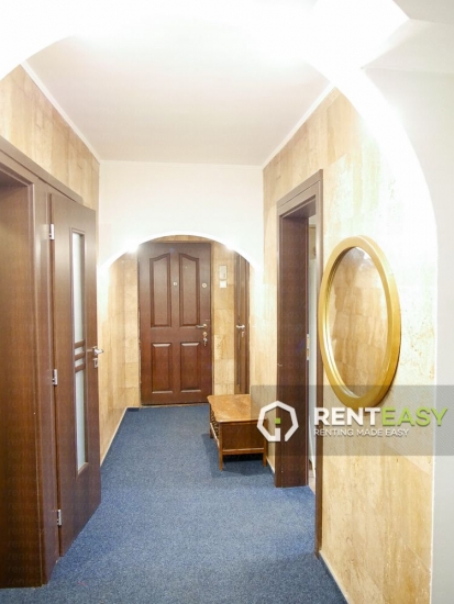 Apartament decomandat cu 3 camere de inchiriat in zona Stefan cel Mare