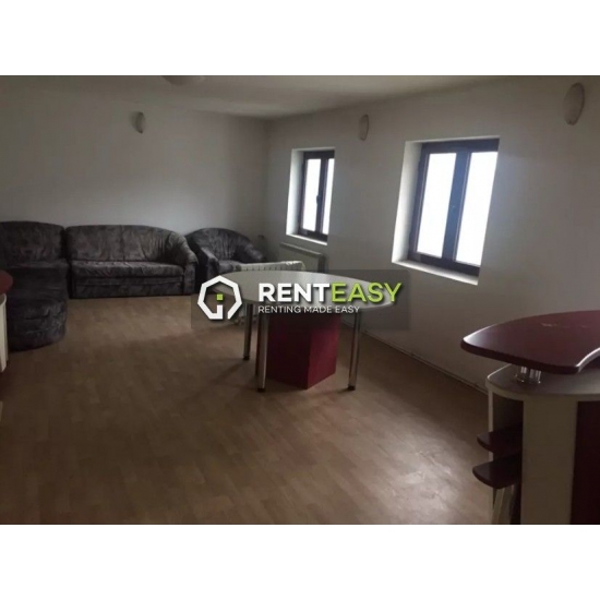 Apartament cu 4 camere de inchiriat situat in zona Garii