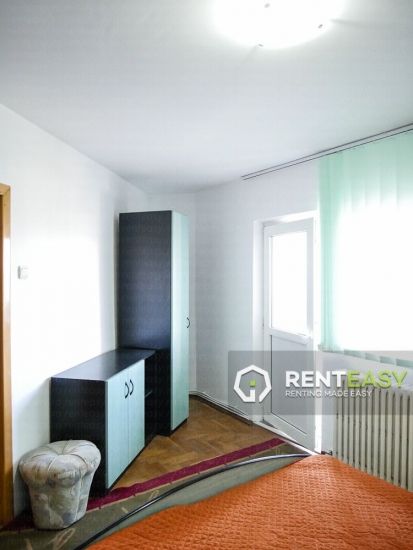 Apartament cu 4 camere de inchiriat situat pe Independentei