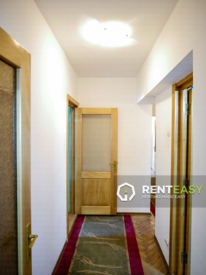 Apartament cu 4 camere de inchiriat situat pe Independentei