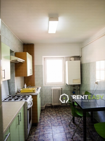 Apartament cu 4 camere de inchiriat situat pe Independentei