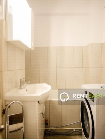 Apartament cu 3 camere de inchiriat in zona Moldova Mall