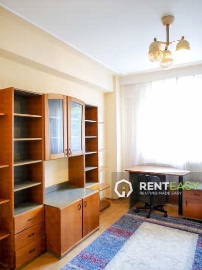 Apartament cu 3 camere de inchiriat in zona Moldova Mall