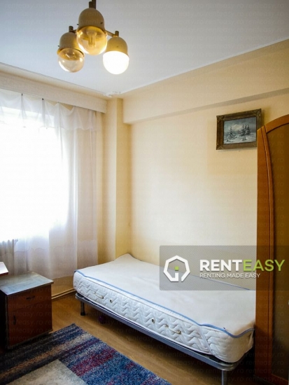 Apartament cu 3 camere de inchiriat in zona Moldova Mall