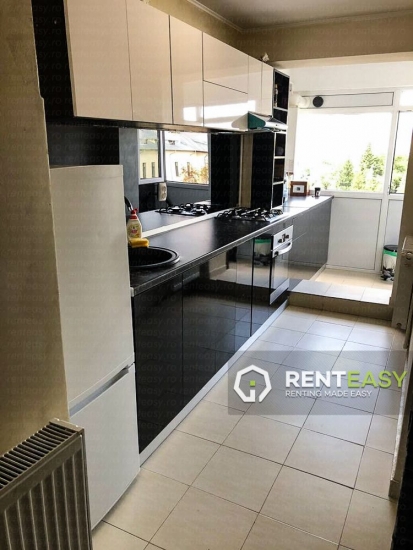 Apartament cu 3 camere de inchiriat situat in Piata Unirii