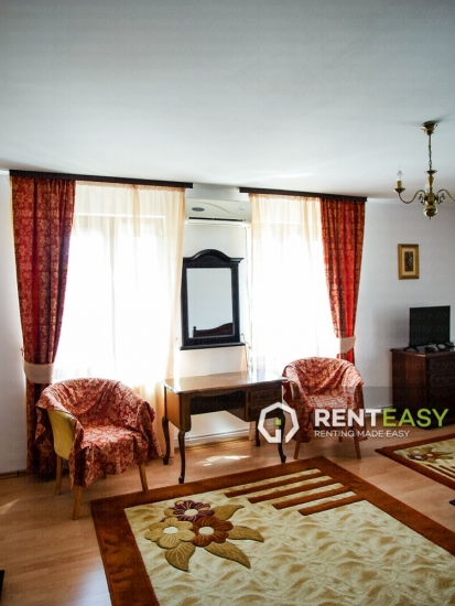 Casa cu 4 camere de inchiriat in zona Copou