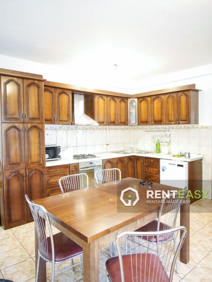 Casa cu 4 camere de inchiriat in zona Copou