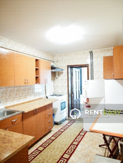 Apartament cu 3 camere de inchiriat situat in zona Podul de Fier