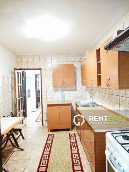 Apartament cu 3 camere de inchiriat situat in zona Podul de Fier