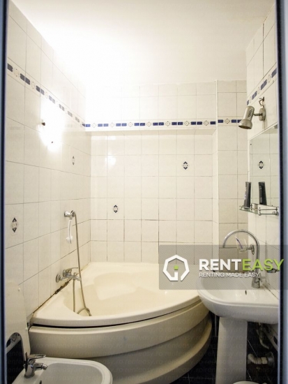 Apartament spatios cu 3 camere decomandat de inchiriat in zona Pacurari