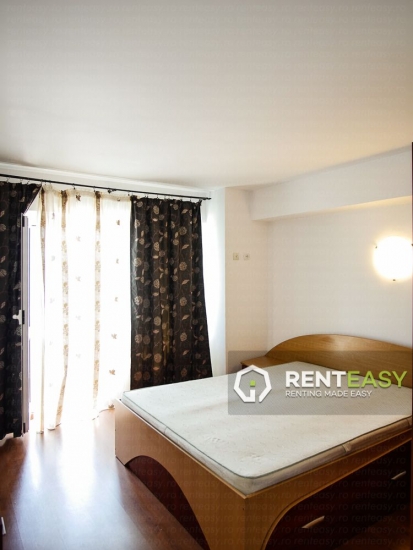 Apartament spatios cu 3 camere decomandat de inchiriat in zona Pacurari