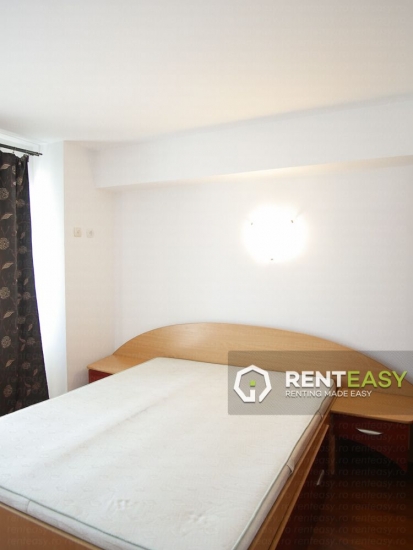 Apartament spatios cu 3 camere decomandat de inchiriat in zona Pacurari