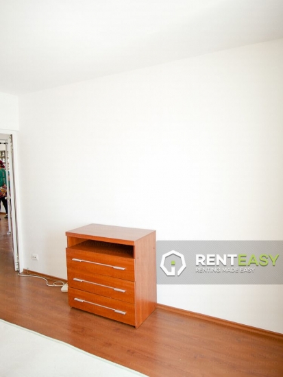 Apartament spatios cu 3 camere decomandat de inchiriat in zona Pacurari