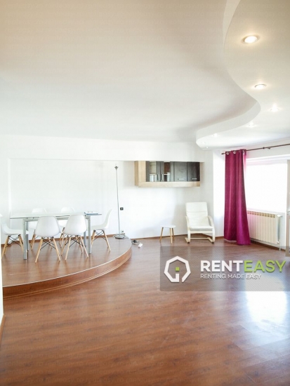Apartament spatios cu 3 camere decomandat de inchiriat in zona Pacurari