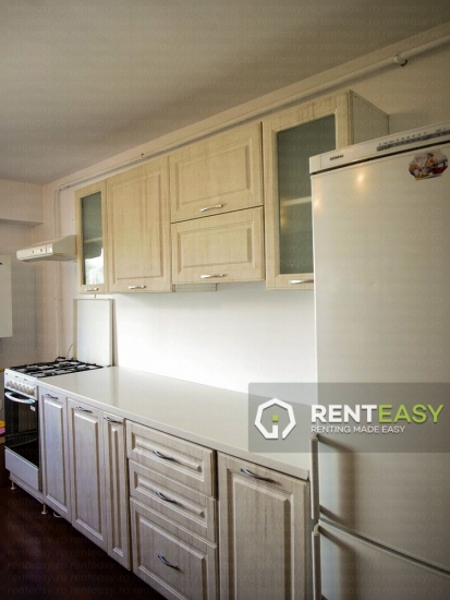 Apartament spatios cu 3 camere decomandat de inchiriat in zona Pacurari