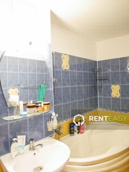 Apartament cu 4 camere de inchiriat situat pe Independentei
