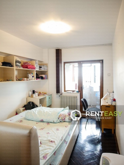 Apartament cu 4 camere de inchiriat situat pe Independentei