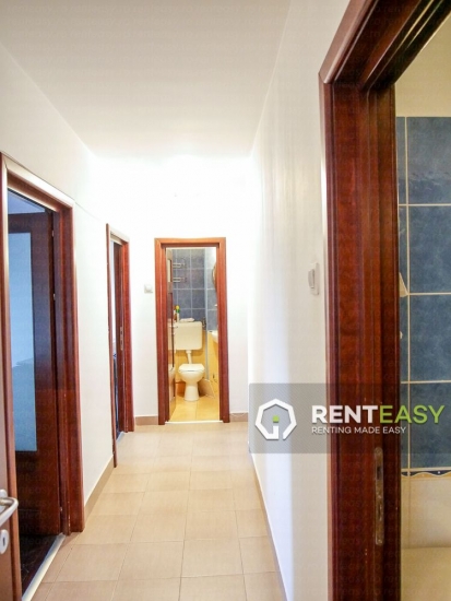 Apartament cu 4 camere de inchiriat situat pe Independentei