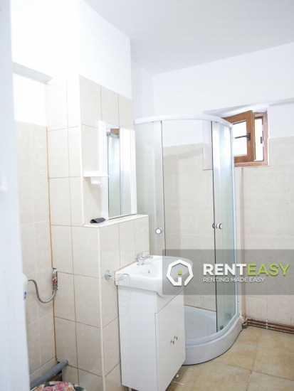Apartament cu 3 camere de inchiriat in Centru - zona Stefan cel Mare