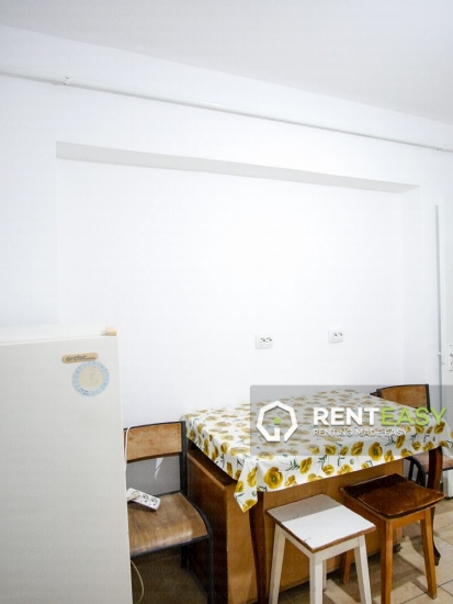 Apartament cu 3 camere de inchiriat in Centru - zona Stefan cel Mare
