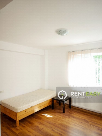 Apartament cu 4 camere de inchiriat la casa situat in zona Sarariei