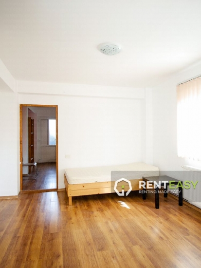 Apartament cu 4 camere de inchiriat la casa situat in zona Sarariei