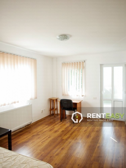Apartament cu 4 camere de inchiriat la casa situat in zona Sarariei