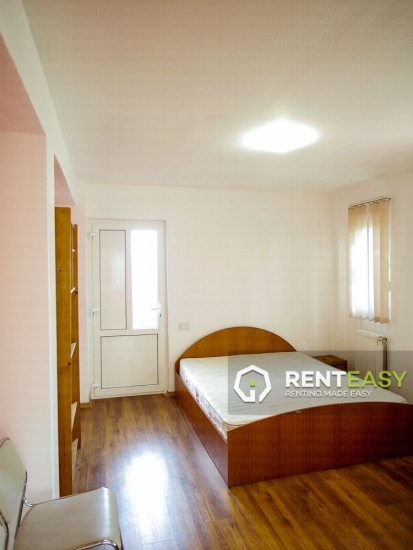 Apartament cu 4 camere de inchiriat la casa situat in zona Sarariei