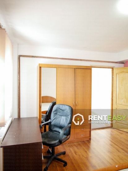 Apartament cu 4 camere de inchiriat la casa situat in zona Sarariei