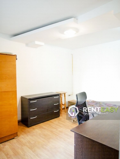 Apartament cu 4 camere de inchiriat la casa situat in zona Sarariei