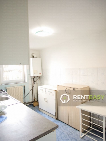 Apartament cu 4 camere de inchiriat la casa situat in zona Sarariei