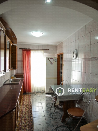 Apartament cu 4 camere de inchiriat situat in zona Billa
