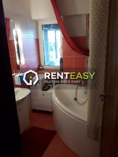 Apartament cu 3 camere de inchiriat in Centru - zona Targu Cucu