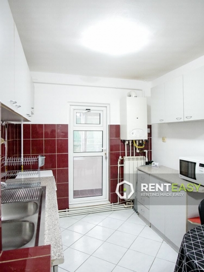 Apartament decomandat cu 3 camere de inchiriat in Centru - zona Targu Cucu