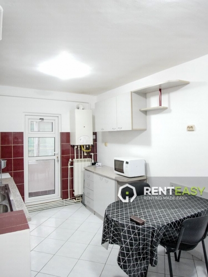 Apartament decomandat cu 3 camere de inchiriat in Centru - zona Targu Cucu