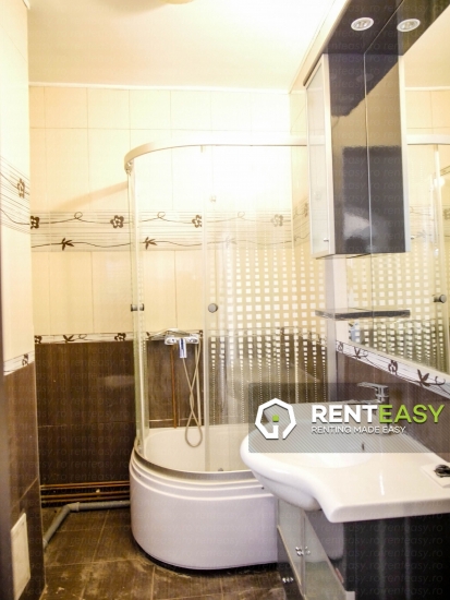 Apartament cu 4 camere de inchiriat in zona Moldova Mall