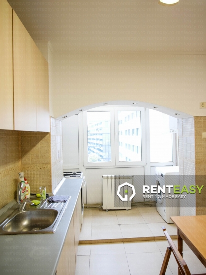 Apartament cu 4 camere de inchiriat in zona Moldova Mall