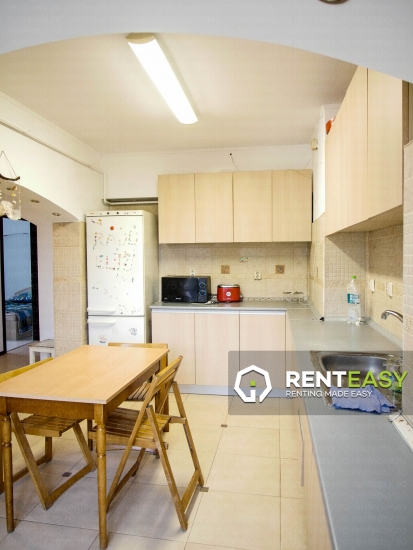 Apartament cu 4 camere de inchiriat in zona Moldova Mall