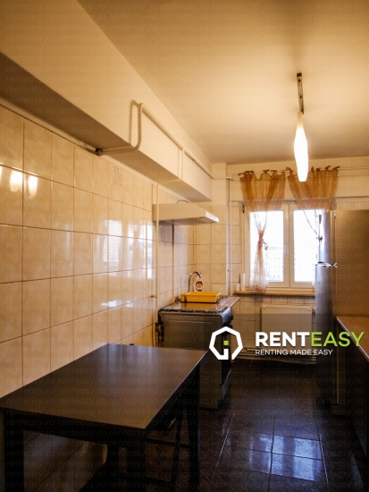 Apartament cu 3 camere de inchiriat in zona Centrala - Stefan cel Mare