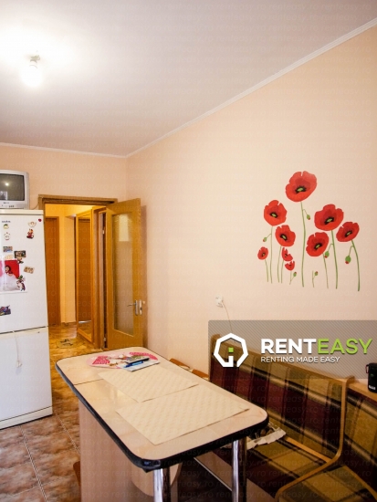 Apartament decomandat cu 3 camere de inchiriat in zona Palas 