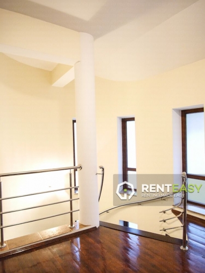 Vila cu 6 camere de inchiriat situata in zona Copou